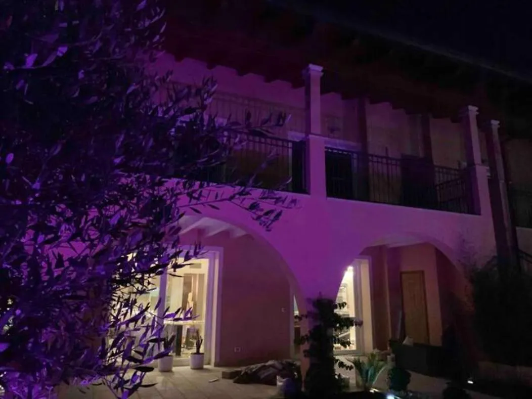 Apartment Charme And Relax With Garden And Swimming Pool Desenzano del Garda Italia